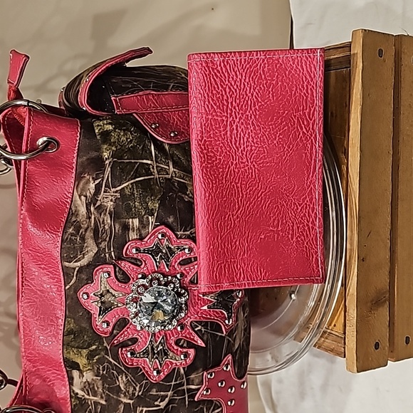 C Camo Pink Purse With Bling Cross Rhinestone studs leather concealed carry NWOT - Picture 16 of 17